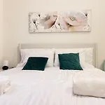 Cozy 2-Room Central Apartment