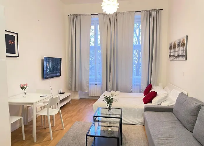 Cozy 2-Room Central Apartment